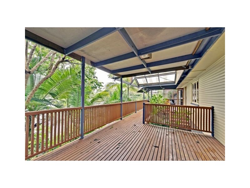 143 Arnold Street, Holland Park QLD 4121