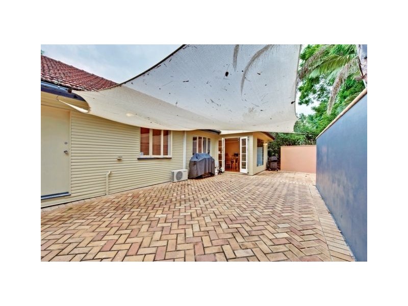 143 Arnold Street, Holland Park QLD 4121