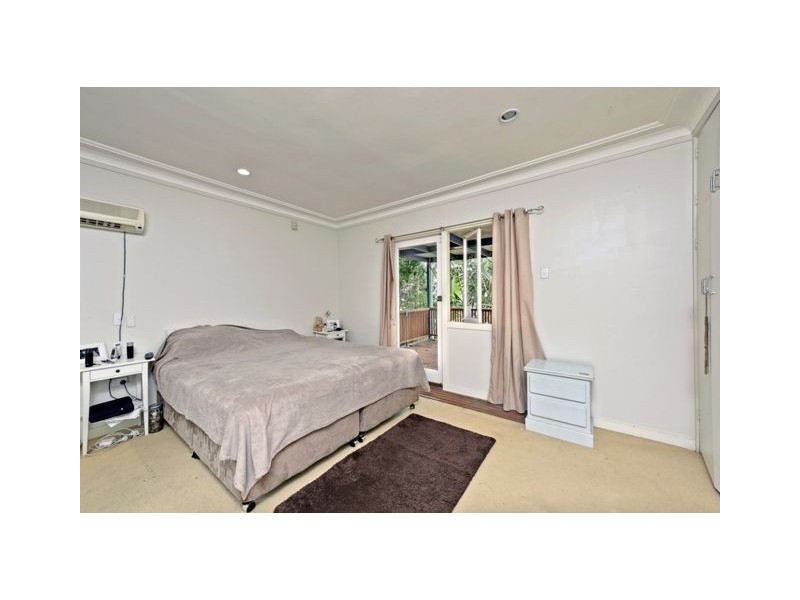 143 Arnold Street, Holland Park QLD 4121