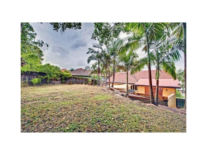 143 Arnold Street, Holland Park QLD 4121