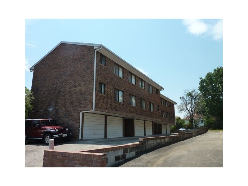 2/12 Crown Street, Holland Park West QLD 4121