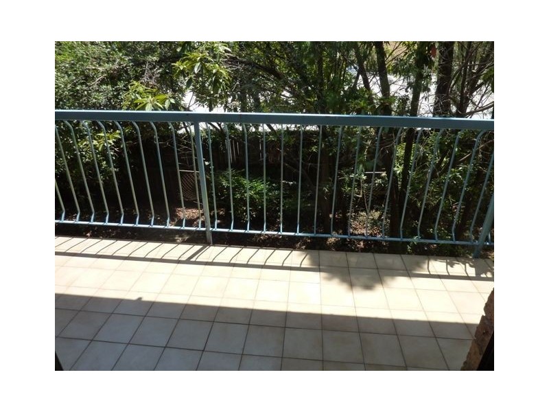 2/12 Crown Street, Holland Park West QLD 4121