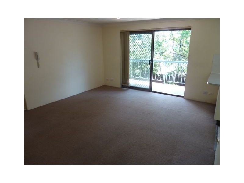 2/12 Crown Street, Holland Park West QLD 4121