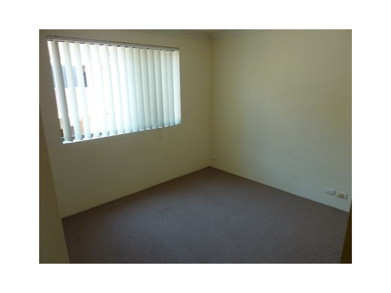 2/12 Crown Street, Holland Park West QLD 4121