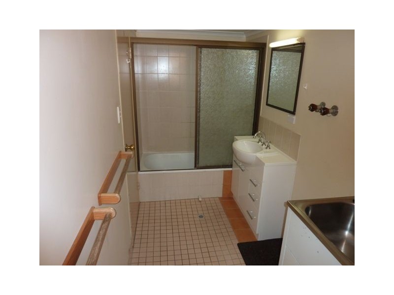 2/12 Crown Street, Holland Park West QLD 4121