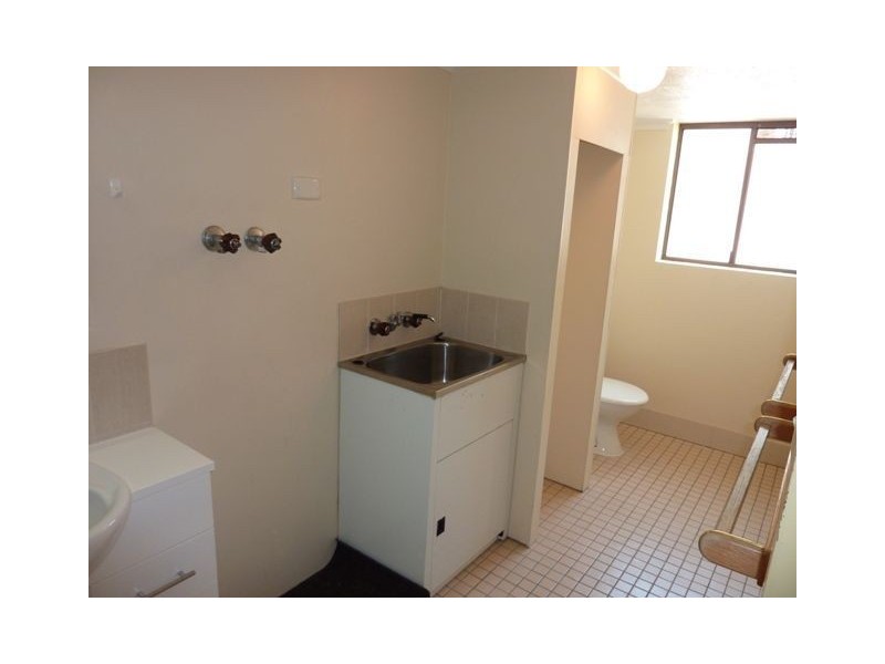 2/12 Crown Street, Holland Park West QLD 4121