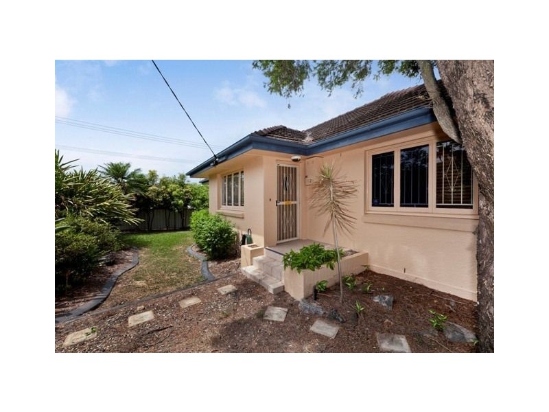 53 Wishart Road (Corner of 2 Lynton Street), Upper Mount Gravatt QLD 4122