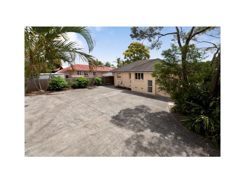 53 Wishart Road (Corner of 2 Lynton Street), Upper Mount Gravatt QLD 4122