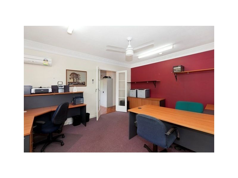 53 Wishart Road (Corner of 2 Lynton Street), Upper Mount Gravatt QLD 4122