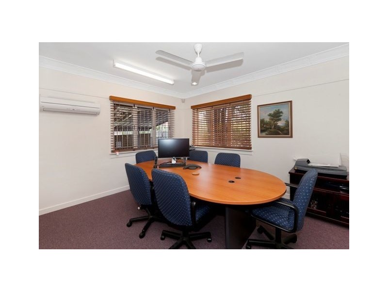 53 Wishart Road (Corner of 2 Lynton Street), Upper Mount Gravatt QLD 4122