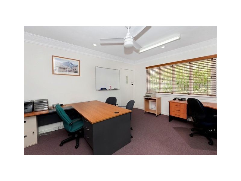 53 Wishart Road (Corner of 2 Lynton Street), Upper Mount Gravatt QLD 4122