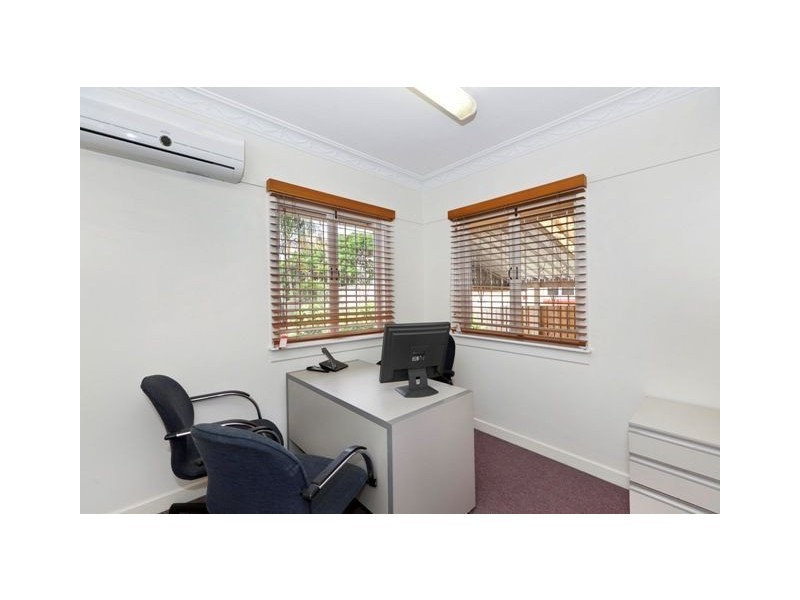 53 Wishart Road (Corner of 2 Lynton Street), Upper Mount Gravatt QLD 4122