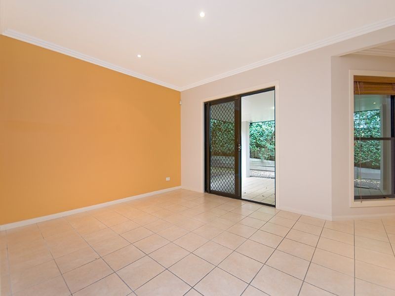 16 Glyn Street, Coorparoo QLD 4151