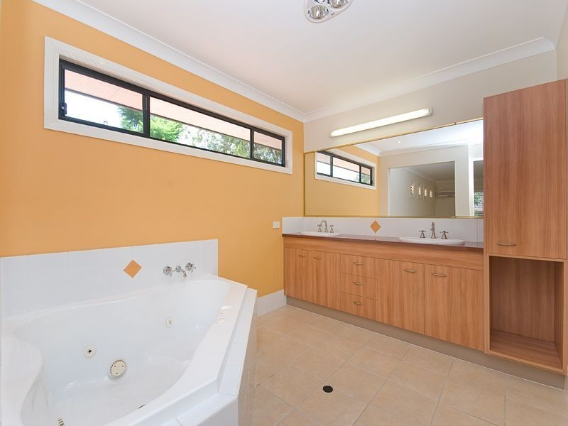 16 Glyn Street, Coorparoo QLD 4151