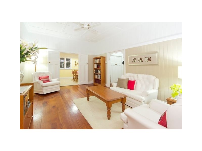 19 Stirrat Street, Coorparoo QLD 4151