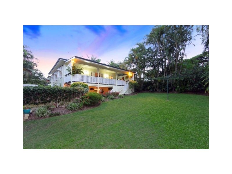 19 Stirrat Street, Coorparoo QLD 4151