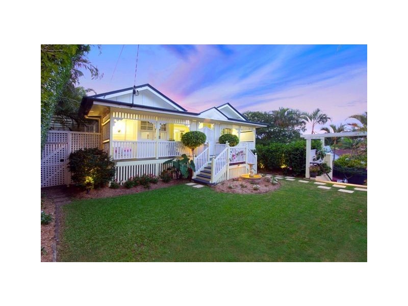 19 Stirrat Street, Coorparoo QLD 4151