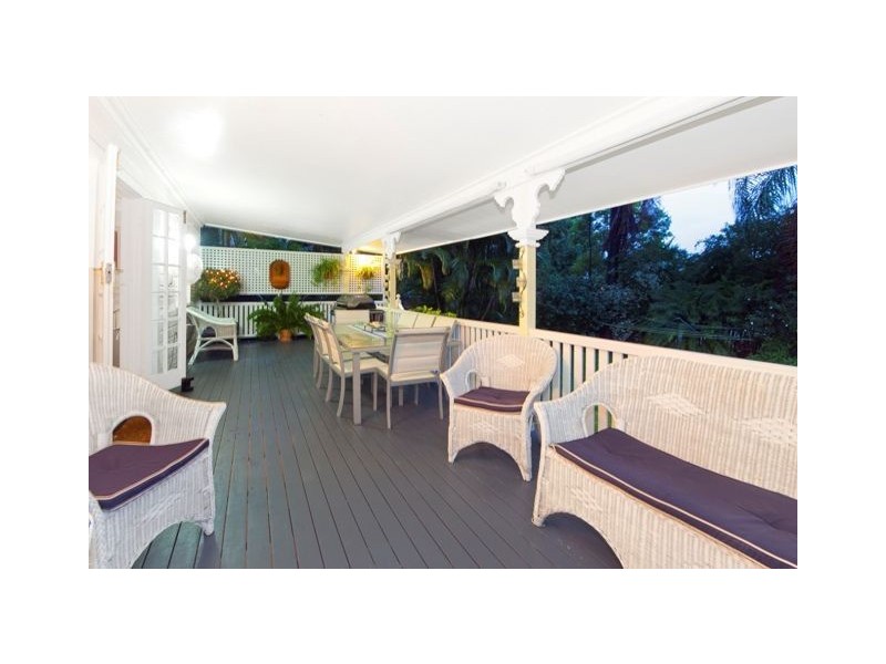 19 Stirrat Street, Coorparoo QLD 4151