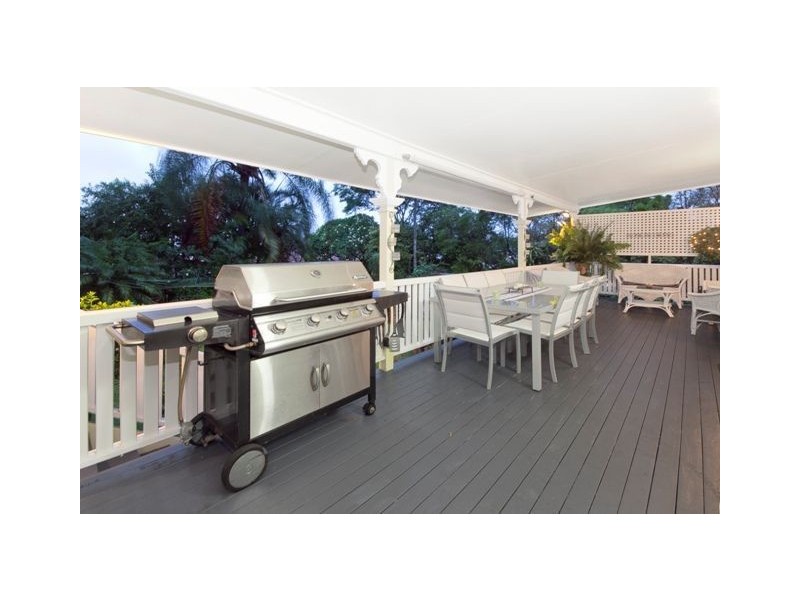 19 Stirrat Street, Coorparoo QLD 4151