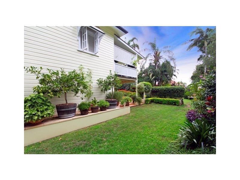 19 Stirrat Street, Coorparoo QLD 4151