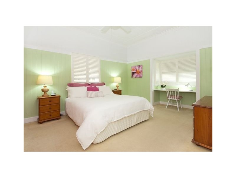 19 Stirrat Street, Coorparoo QLD 4151