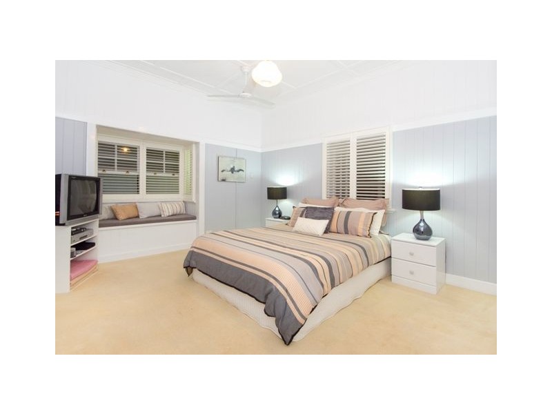 19 Stirrat Street, Coorparoo QLD 4151