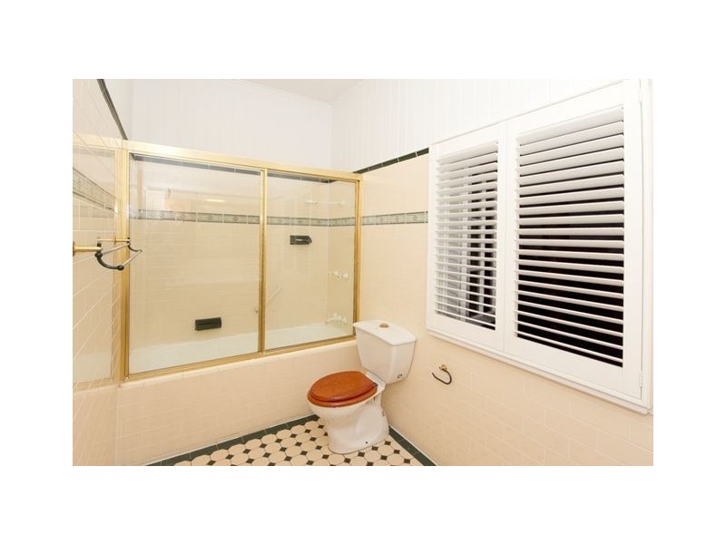 19 Stirrat Street, Coorparoo QLD 4151