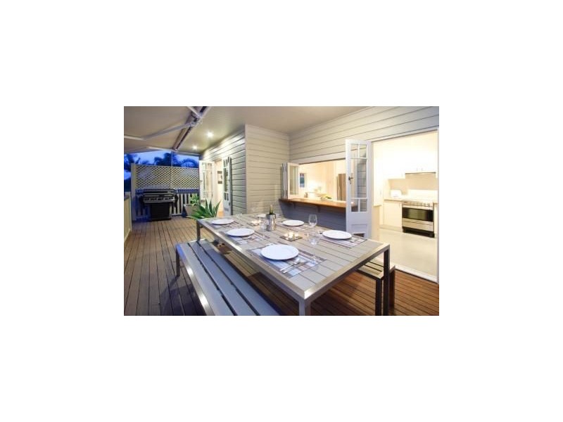 98 McIlwraith Avenue, Norman Park QLD 4170