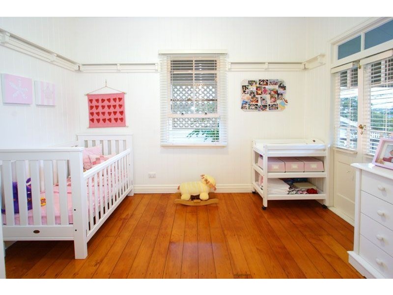 98 McIlwraith Avenue, Norman Park QLD 4170