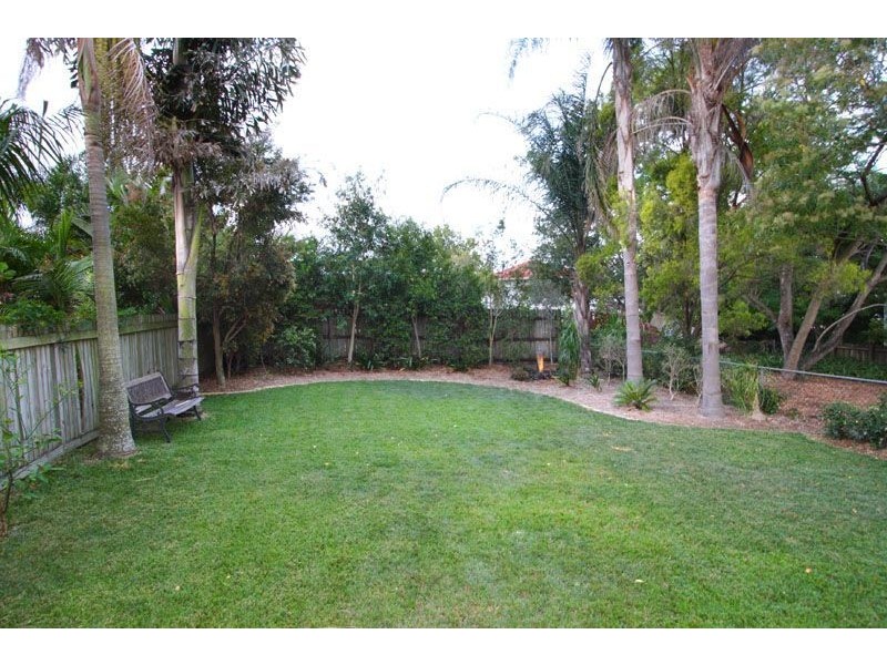 98 McIlwraith Avenue, Norman Park QLD 4170