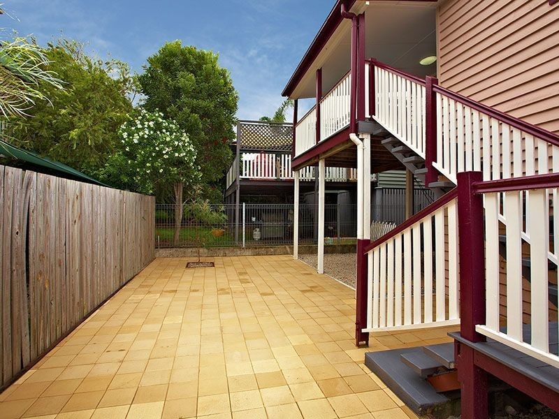 79 Victoria Terrace, Greenslopes QLD 4120