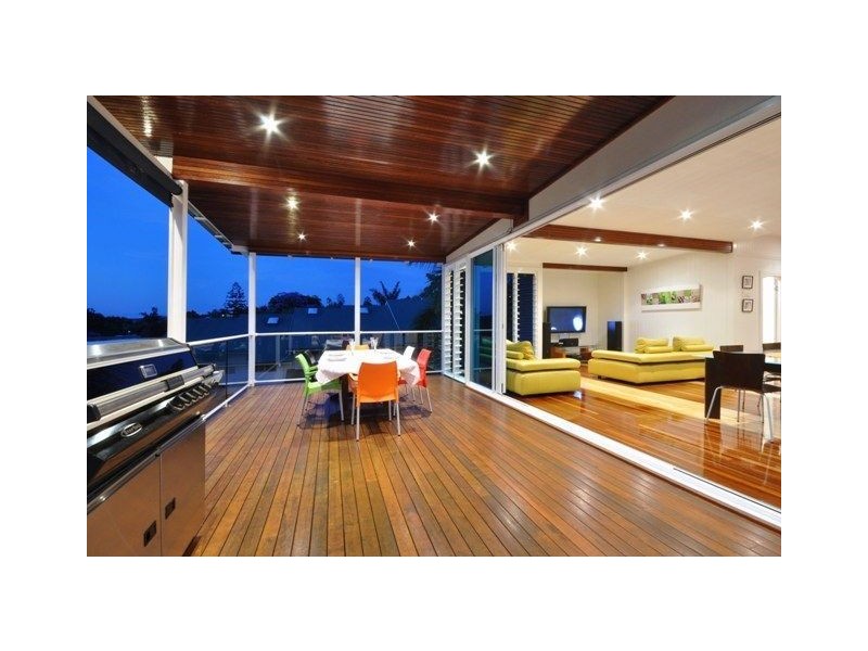 33 Brae Street, Coorparoo QLD 4151