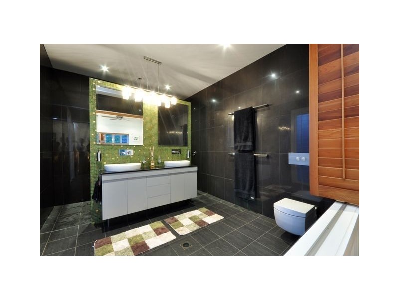 33 Brae Street, Coorparoo QLD 4151