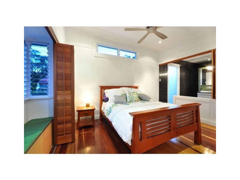 33 Brae Street, Coorparoo QLD 4151