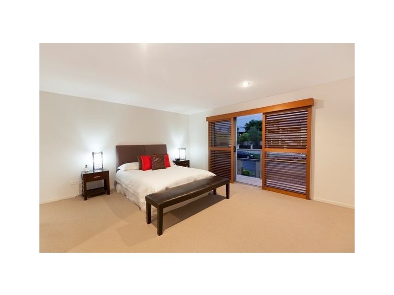 48 Ninth Avenue, Coorparoo QLD 4151