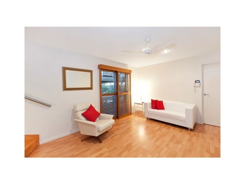 48 Ninth Avenue, Coorparoo QLD 4151