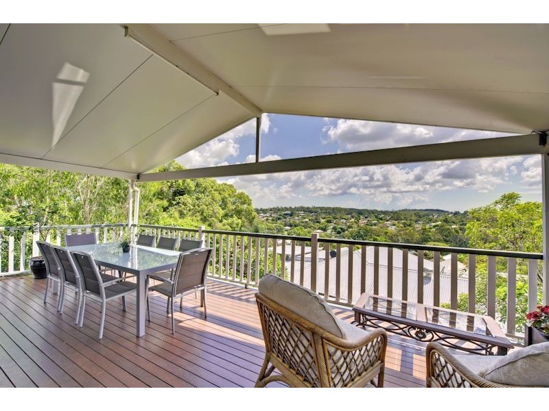 12 Castle Hill Street, Holland Park West QLD 4121