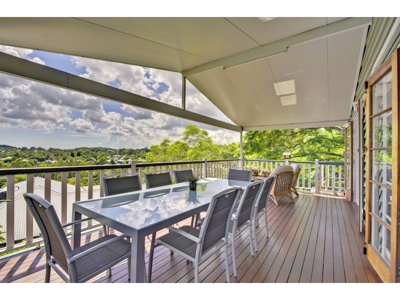 12 Castle Hill Street, Holland Park West QLD 4121