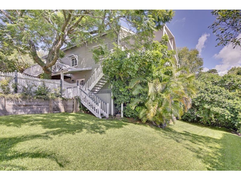 12 Castle Hill Street, Holland Park West QLD 4121