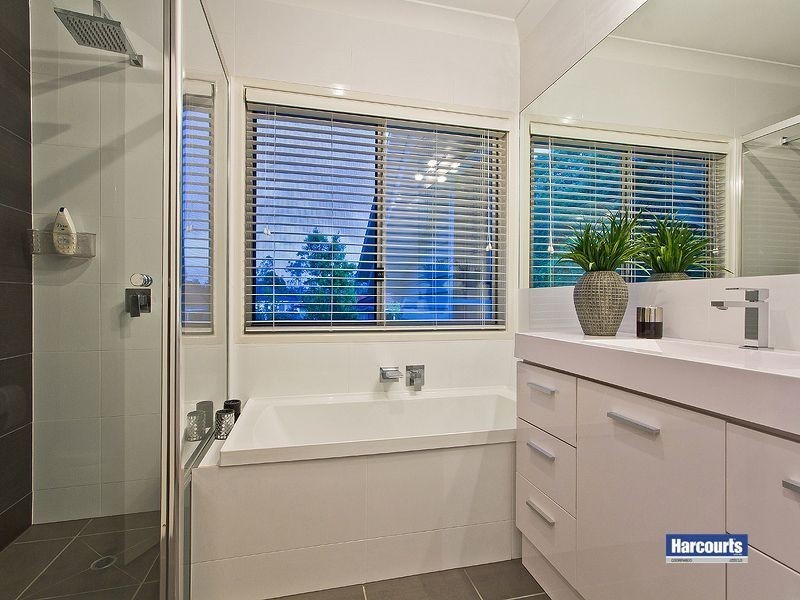11 Woodrow Drive, Coorparoo QLD 4151