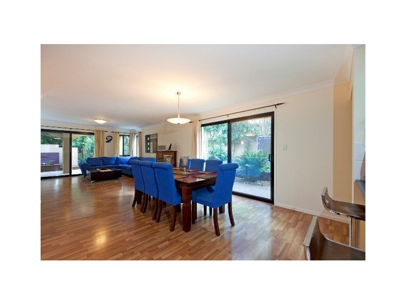 16 Kilburn Close, Carindale QLD 4152