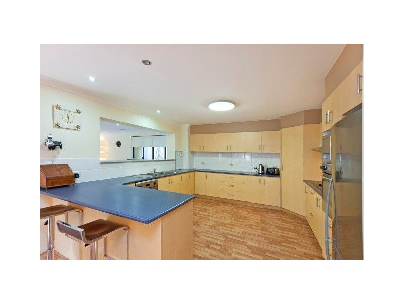 16 Kilburn Close, Carindale QLD 4152