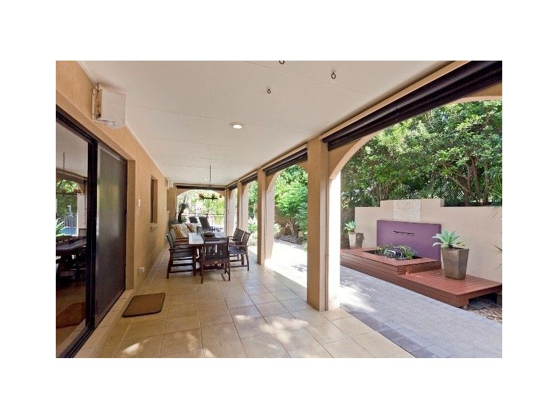 16 Kilburn Close, Carindale QLD 4152