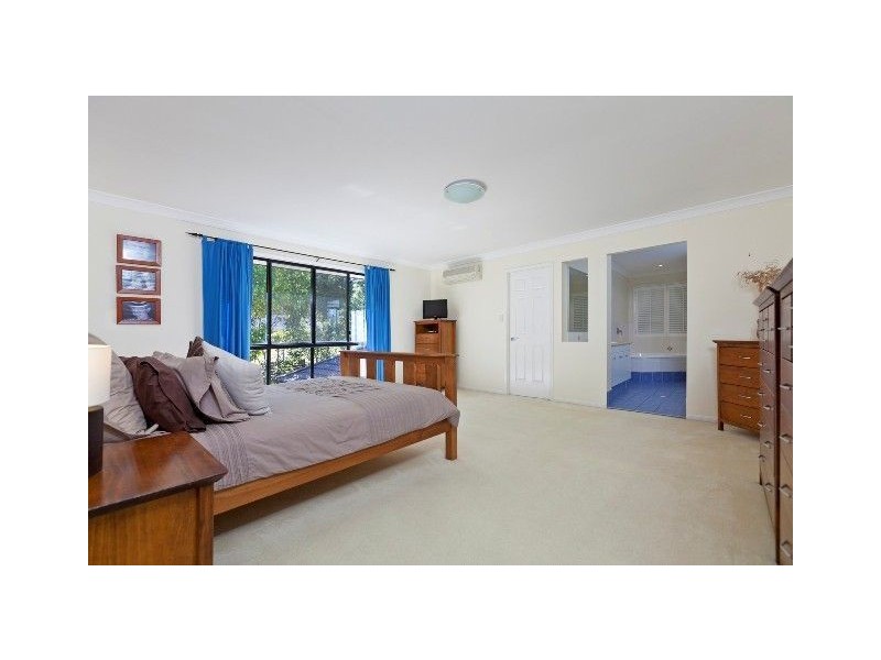 16 Kilburn Close, Carindale QLD 4152