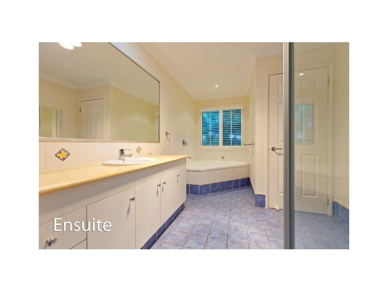 16 Kilburn Close, Carindale QLD 4152
