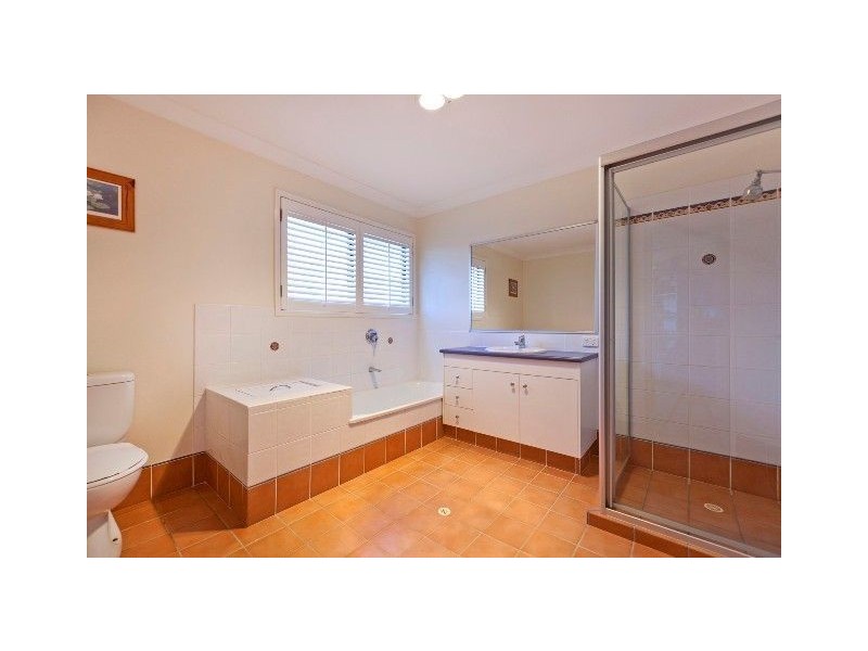 16 Kilburn Close, Carindale QLD 4152