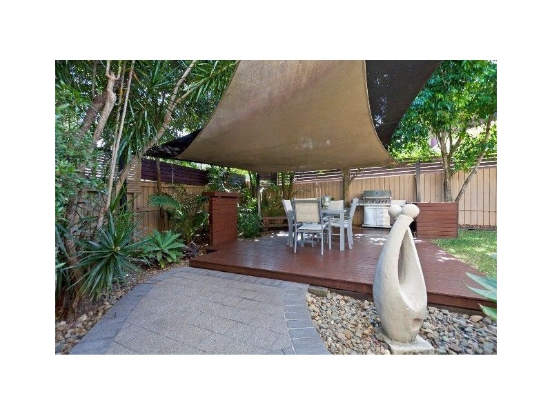 16 Kilburn Close, Carindale QLD 4152