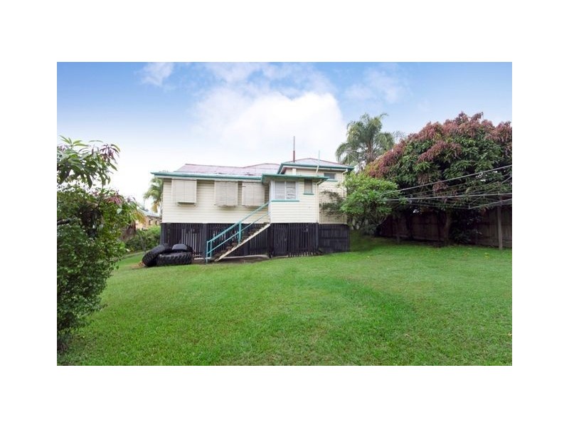 17 Mount Street, Greenslopes QLD 4120