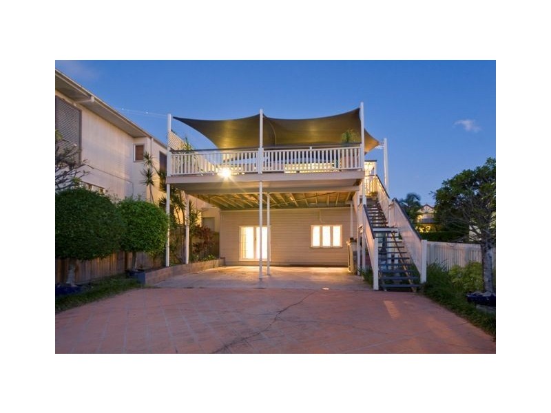 46 Ninth Avenue, Coorparoo QLD 4151