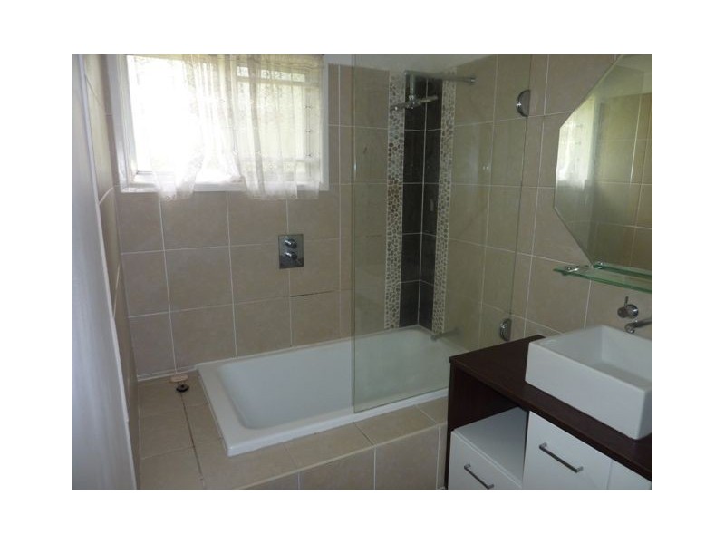 87 Holland Road, Holland Park QLD 4121